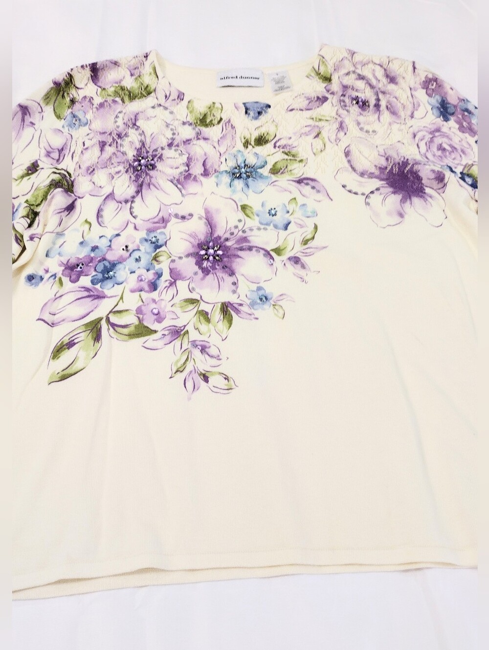 Alfred Dunner Sz LFloral Scoop Neck Women's Top in Cream and Lilac - Picture 17 of 17